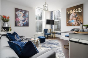 Rare Find - Gated 2 bed apt, close to Parks, secure carpark sleeps 4